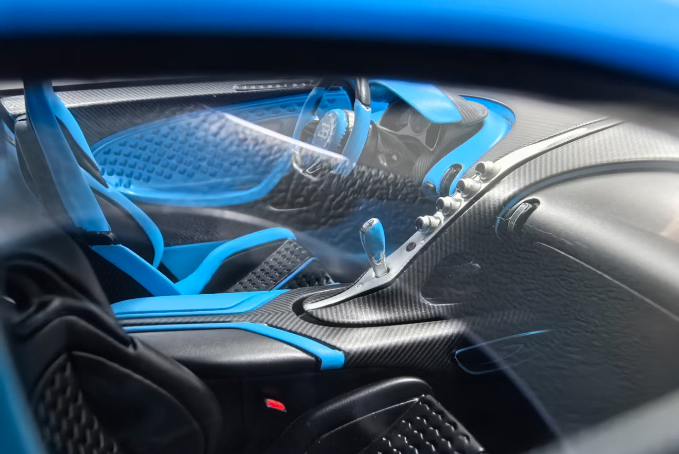 PREORDER Henson & Heaven 1:18 Bugatti Divo (Ocean Blue)