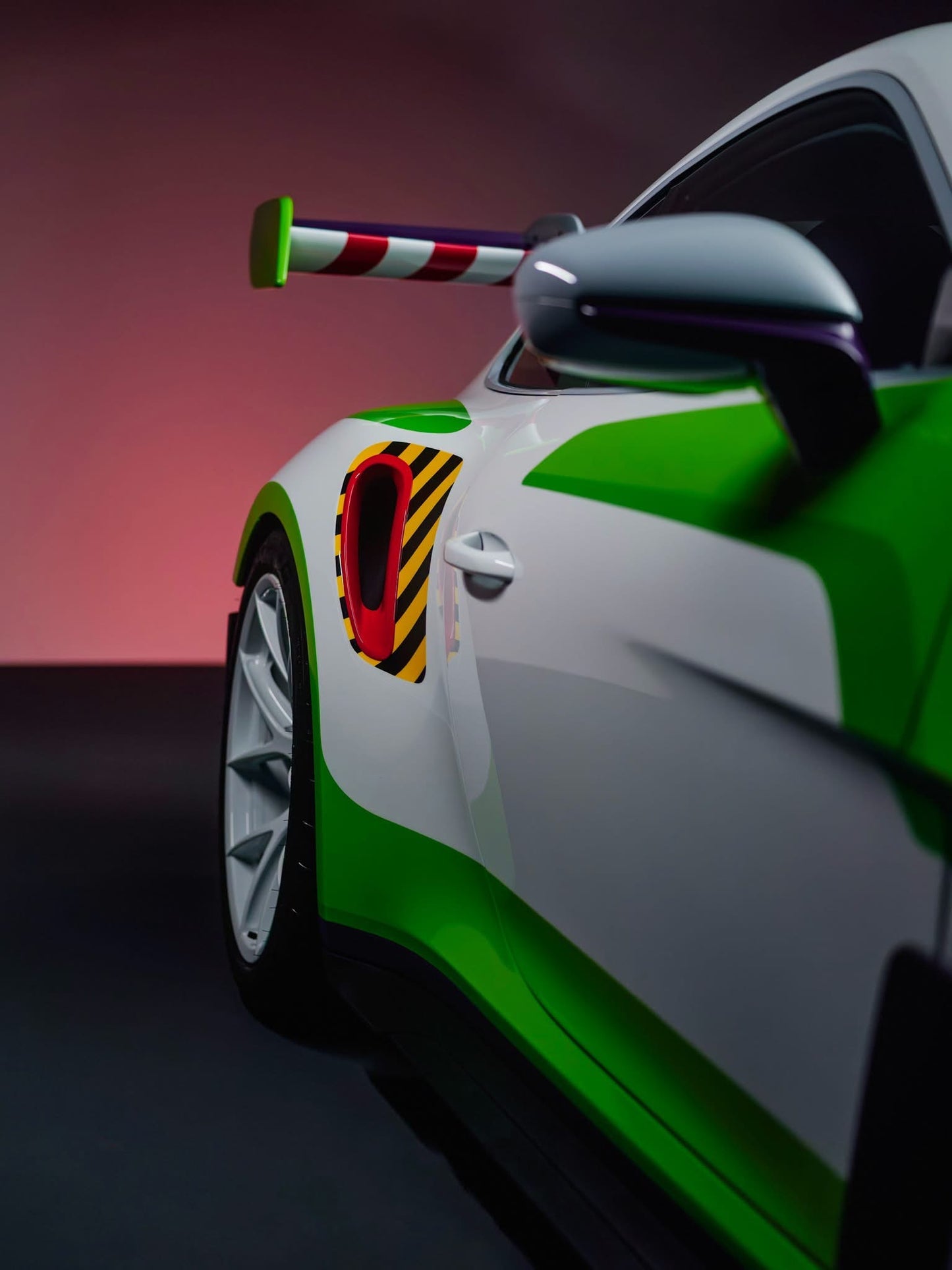 PREORDER Henson & Heaven 1:18 Disney x Porsche Sonderwunsch : Porsche 992 GT3 RS ‘Buzz Lightyear’