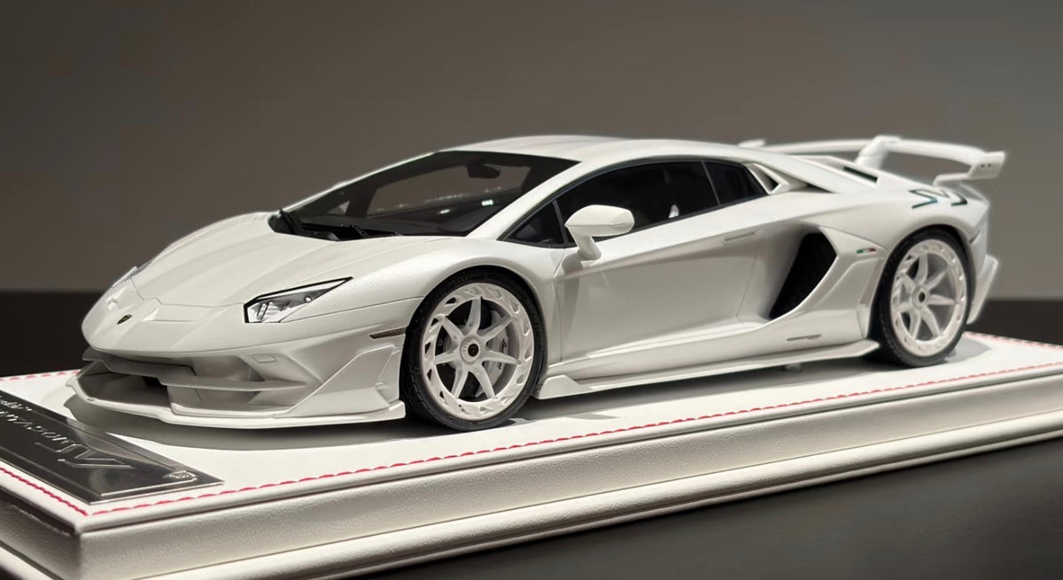 PREORDER 1:18 Lamborghini Aventador SVJ - Absolute White!