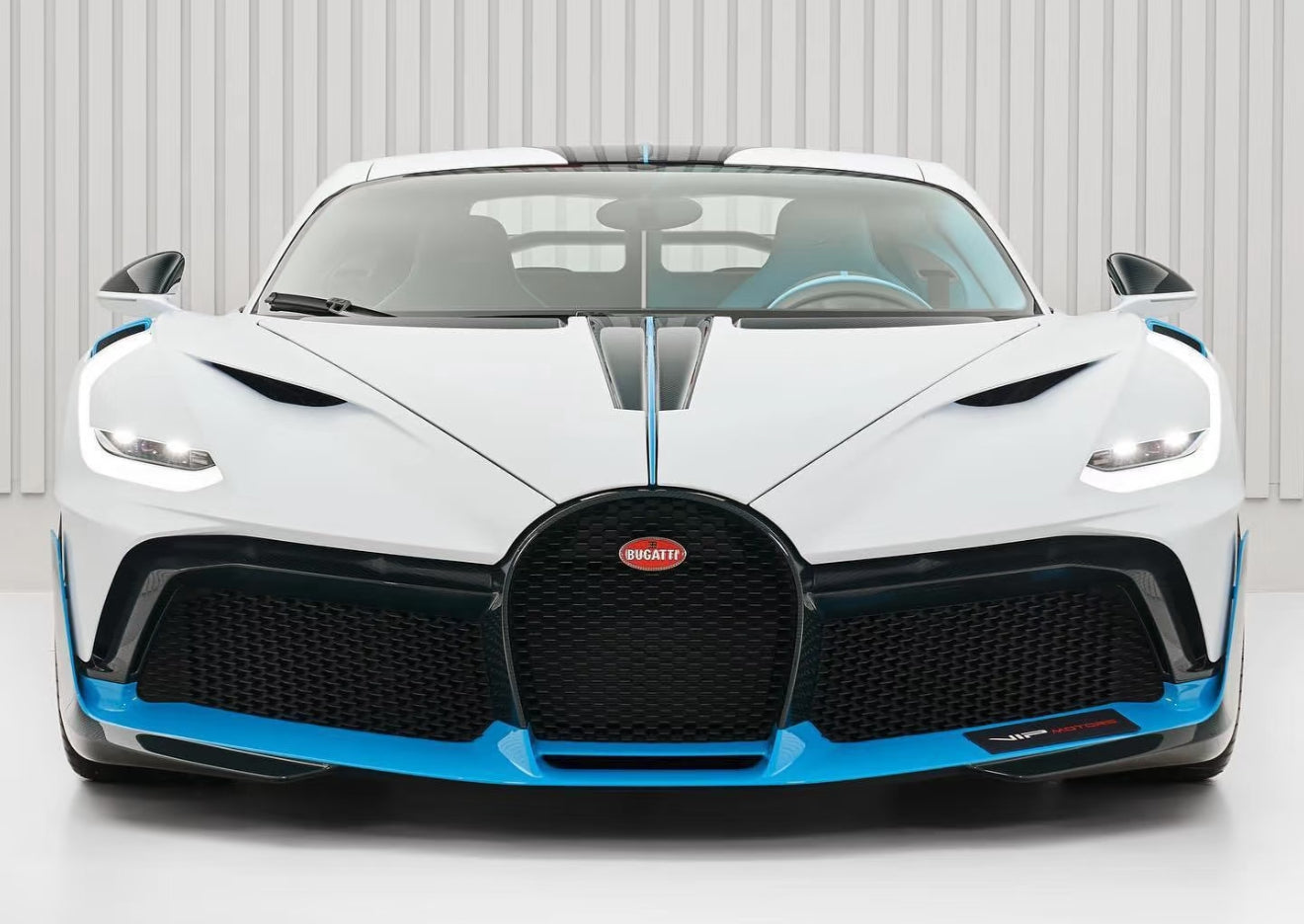 PREORDER Henson & Heaven 1:18 Bugatti Divo (Snowy White)