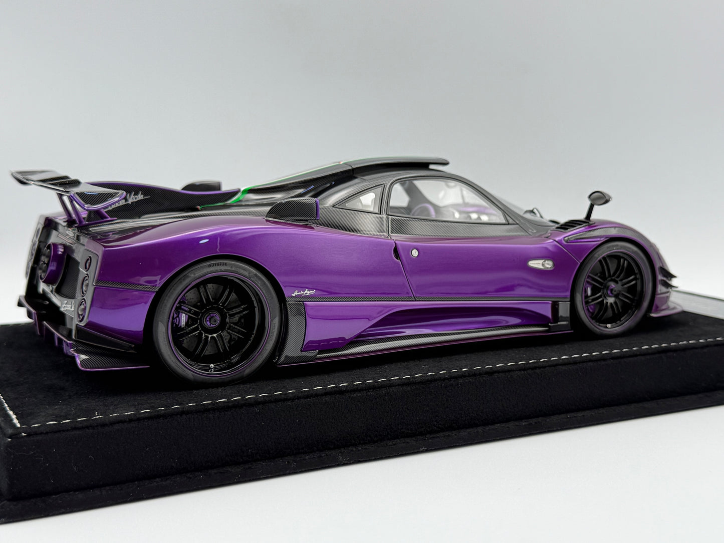 Henson & Heaven 1:18 Pagani Zonda 760 Viola