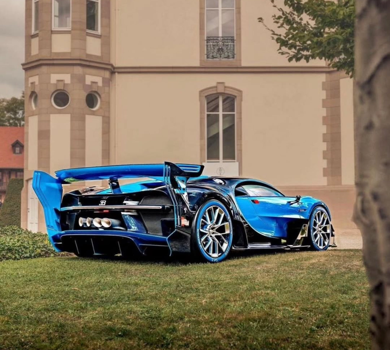 PREORDER Henson & Heaven 1:18 Bugatti Vision Gran Turismo (French Blue)