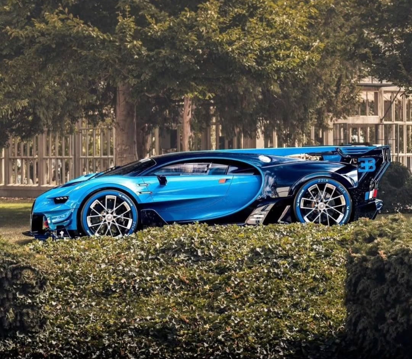 PREORDER Henson & Heaven 1:18 Bugatti Vision Gran Turismo (French Blue)