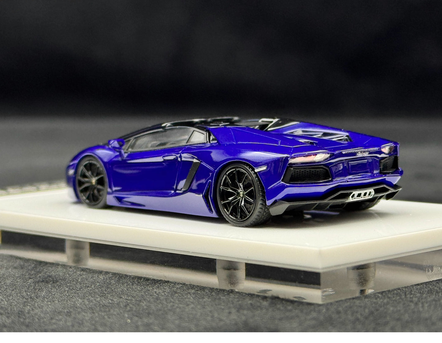 PREORDER Cars Lounge 1:64 Lamborghini Aventador LP700-4 Roadster (Viola Aletheia)