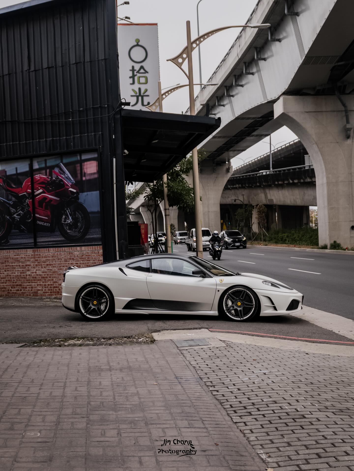 PREORDER 1:18 Ferrari F430 Scuderia - Novitec Rosso 777 (Matte White)