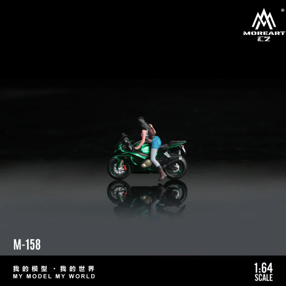 MoreArt 1:64 SUZUKI GREEN MAGIC MOTORCYCLE GIRL