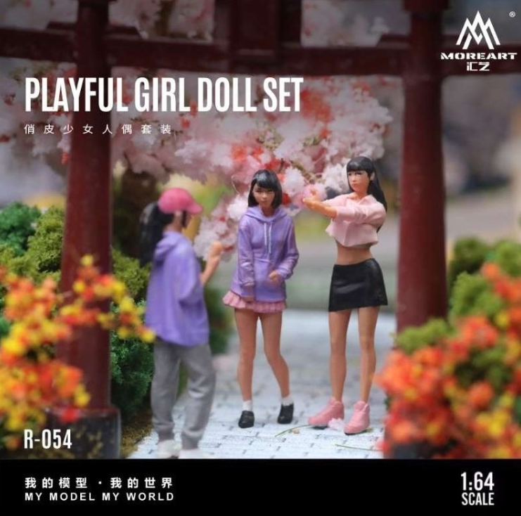 MoreArt 1:64 PLAYFUL GIRL DOLL SET