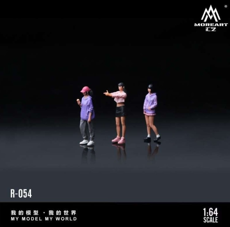 MoreArt 1:64 PLAYFUL GIRL DOLL SET