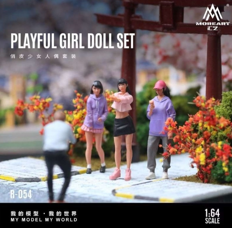 MoreArt 1:64 PLAYFUL GIRL DOLL SET