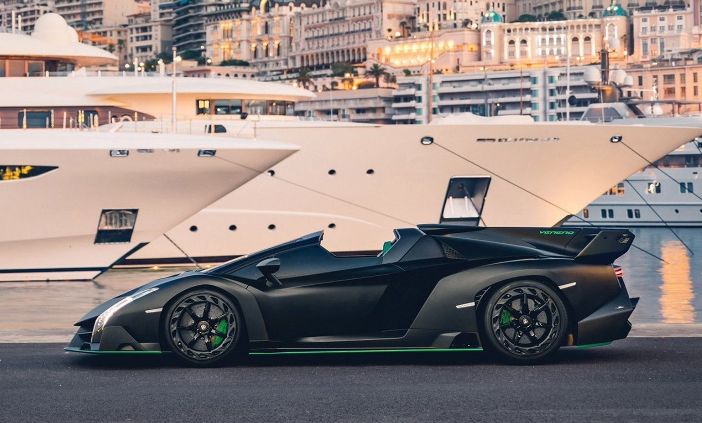 PREORDER HH Model 1:18 Lamborghini Veneno Roadster (Macau Show - Matte Black/Green)