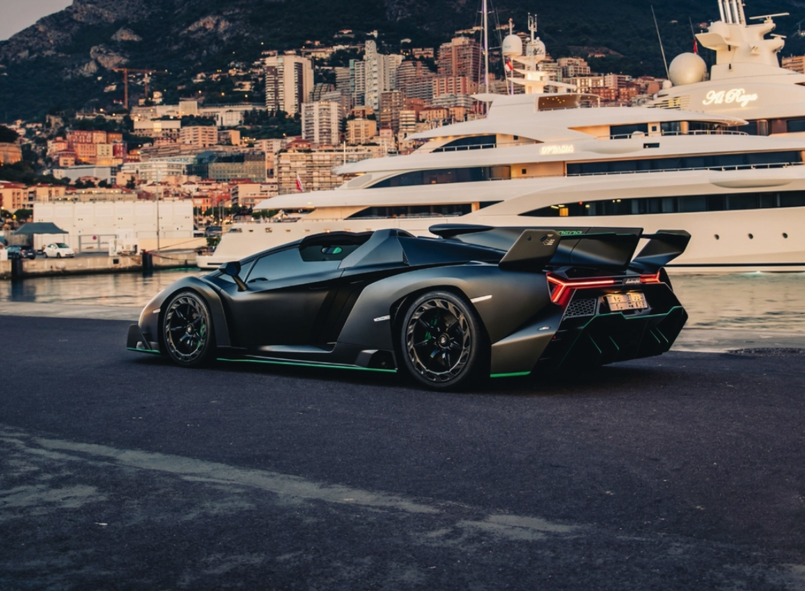 PREORDER HH Model 1:18 Lamborghini Veneno Roadster (Macau Show - Matte Black/Green)