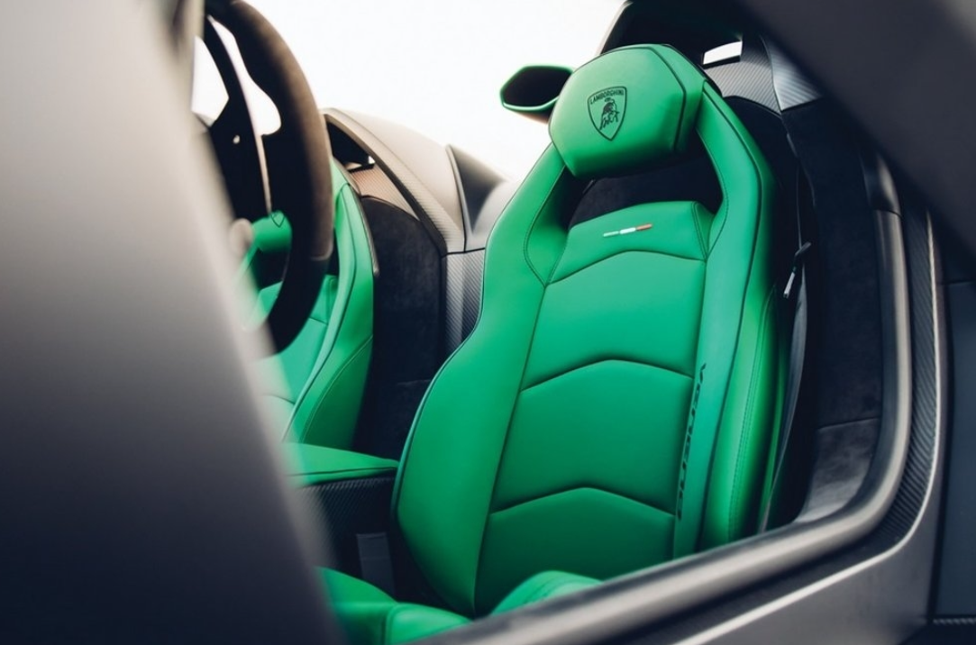 PREORDER HH Model 1:18 Lamborghini Veneno Roadster (Macau Show - Matte Black/Green)