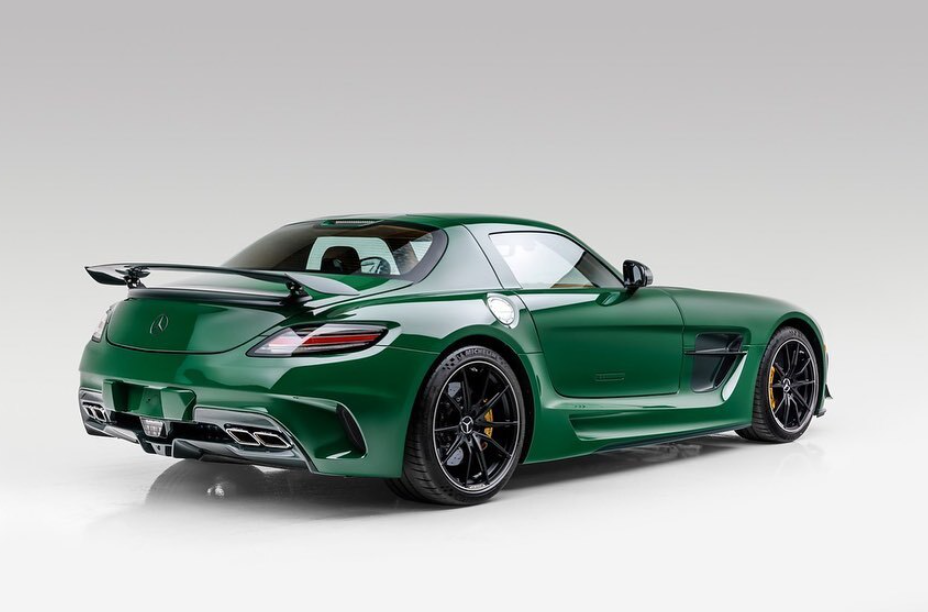 PREORDER HH Model 1:18 Mercedes-Benz SLS AMG Black Series (Irish Green)