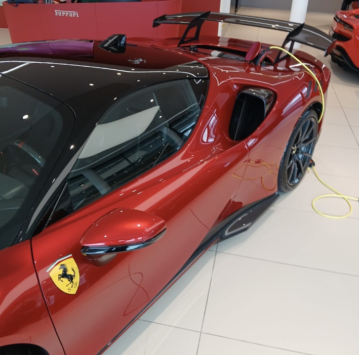 PREORDER Henson & Heaven 1:18 Ferrari SF90XX Stradale (Rosso Fuoco)