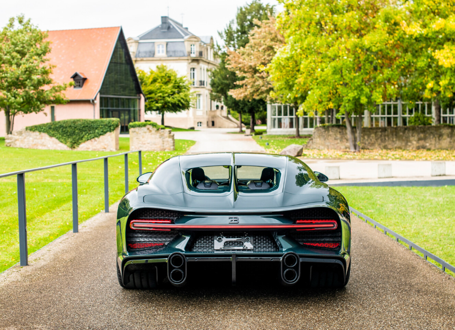 PREORDER Henson & Heaven 1:18 Bugatti Chiron Super Sport (Green Carbon)