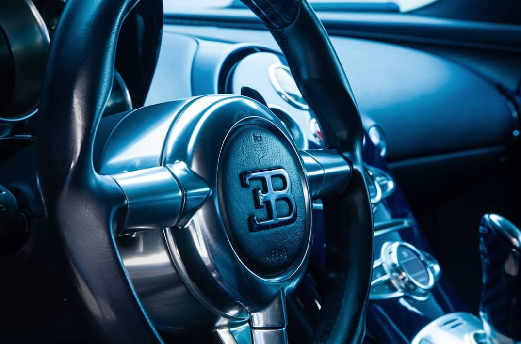 PREORDER VMB x Miniature Planet 1:18 Bugatti Veyron MANSORY Vivere (Blue Carbon)