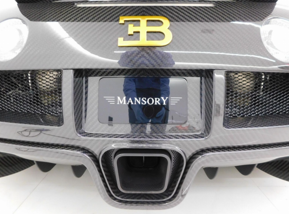 PREORDER VMB x Miniature Planet 1:18 Bugatti Veyron MANSORY Vivere (Carbon Fiber/Gold)