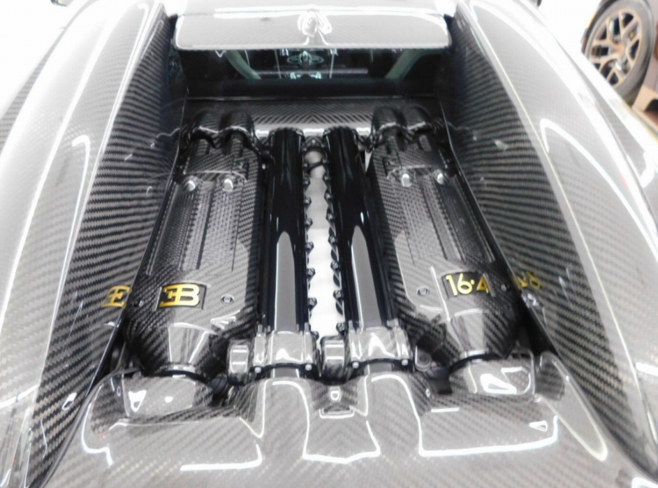 PREORDER VMB x Miniature Planet 1:18 Bugatti Veyron MANSORY Vivere (Carbon Fiber/Gold)