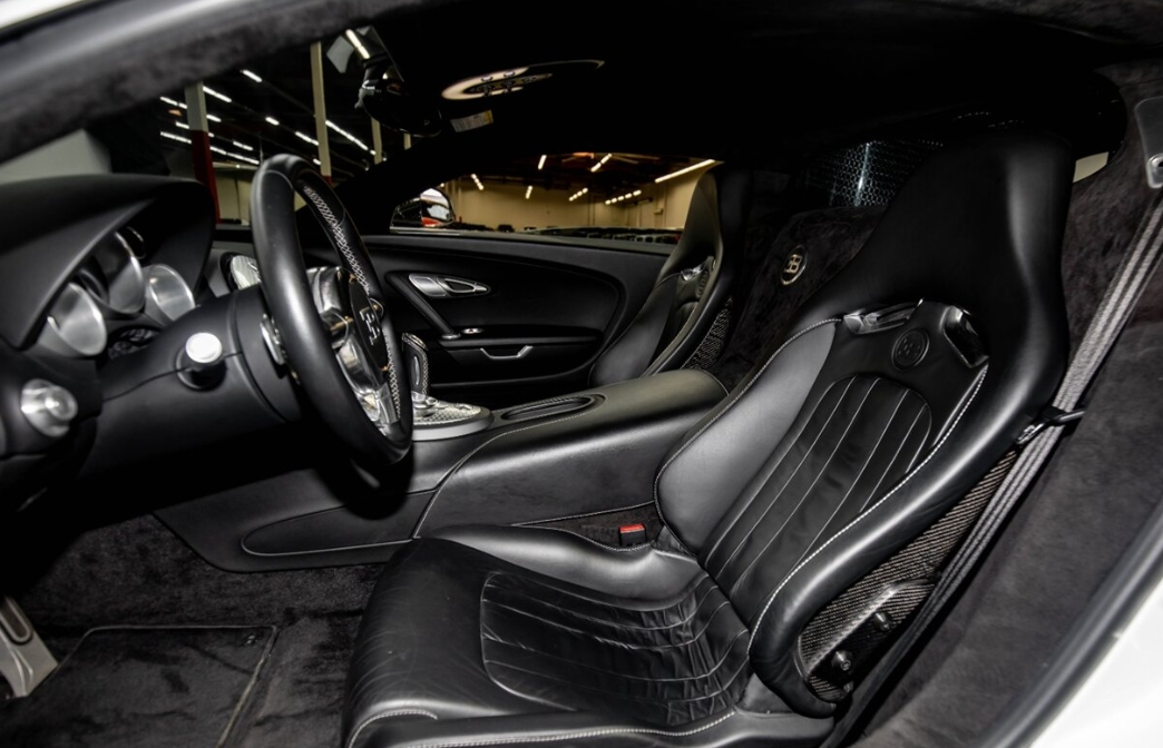 PREORDER VMB x Miniature Planet 1:18 Bugatti Veyron MANSORY Vivere (White/Carbon)