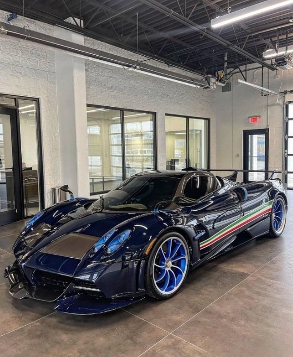 PREORDER Hneson & Heaven 1:18 Pagani Huayra Roadster Tricolore