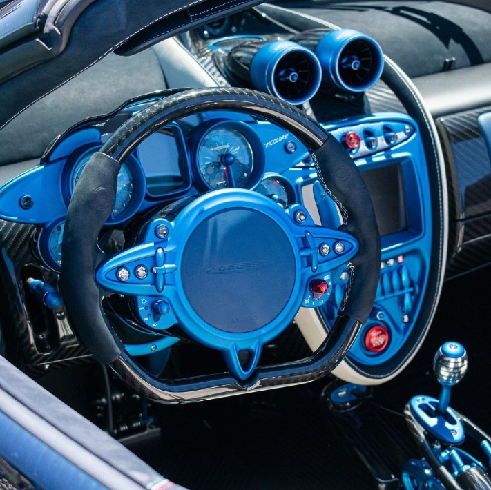 PREORDER Hneson & Heaven 1:18 Pagani Huayra Roadster Tricolore