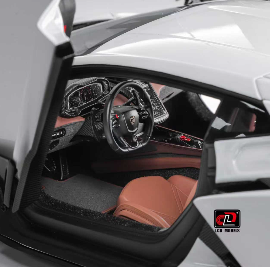 PREORDER LCD Models 1:18 Lamborghini Revuelto (White)