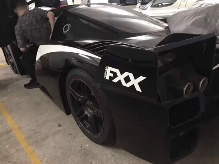 PREORDER Henson & Heaven 1:18 Ferrari FXX (Diamond Black)