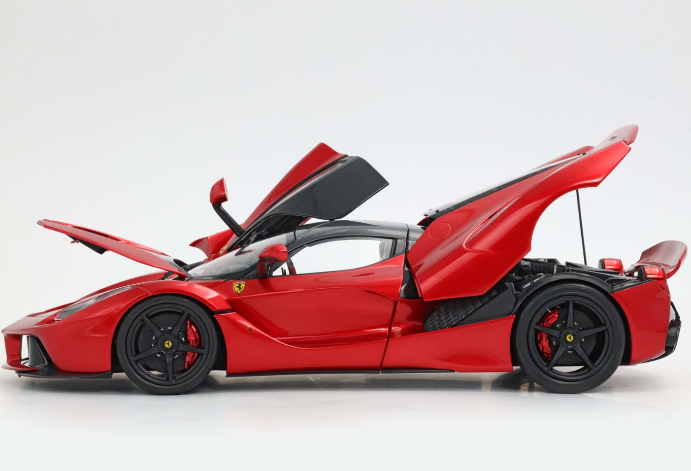 PREORDER BBR 1:18 Ferrari Laferrari (Rosso F1 2007 Black Roof) - Carbon Base