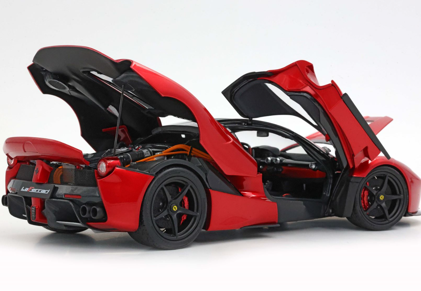 PREORDER BBR 1:18 Ferrari Laferrari (Rosso F1 2007 Black Roof) - Carbon Base