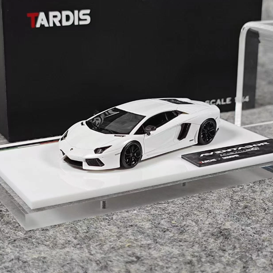 Tardis 1:64 Lamborghini Aventador LP700-4 (White)