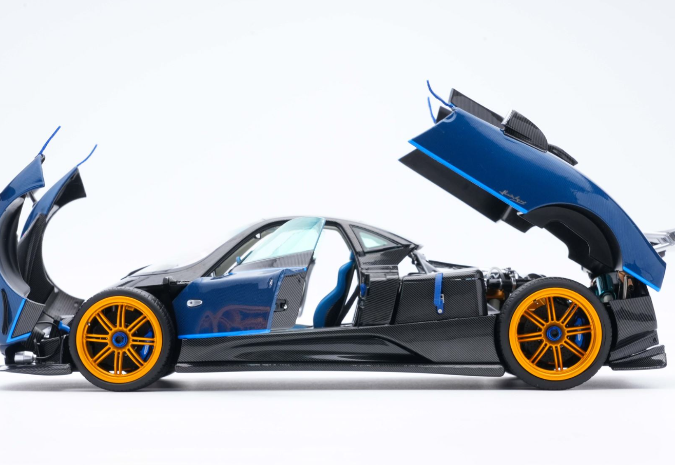 PREORDER BBR 1:18 Pagani Zonda Tricolore (Special Pack)