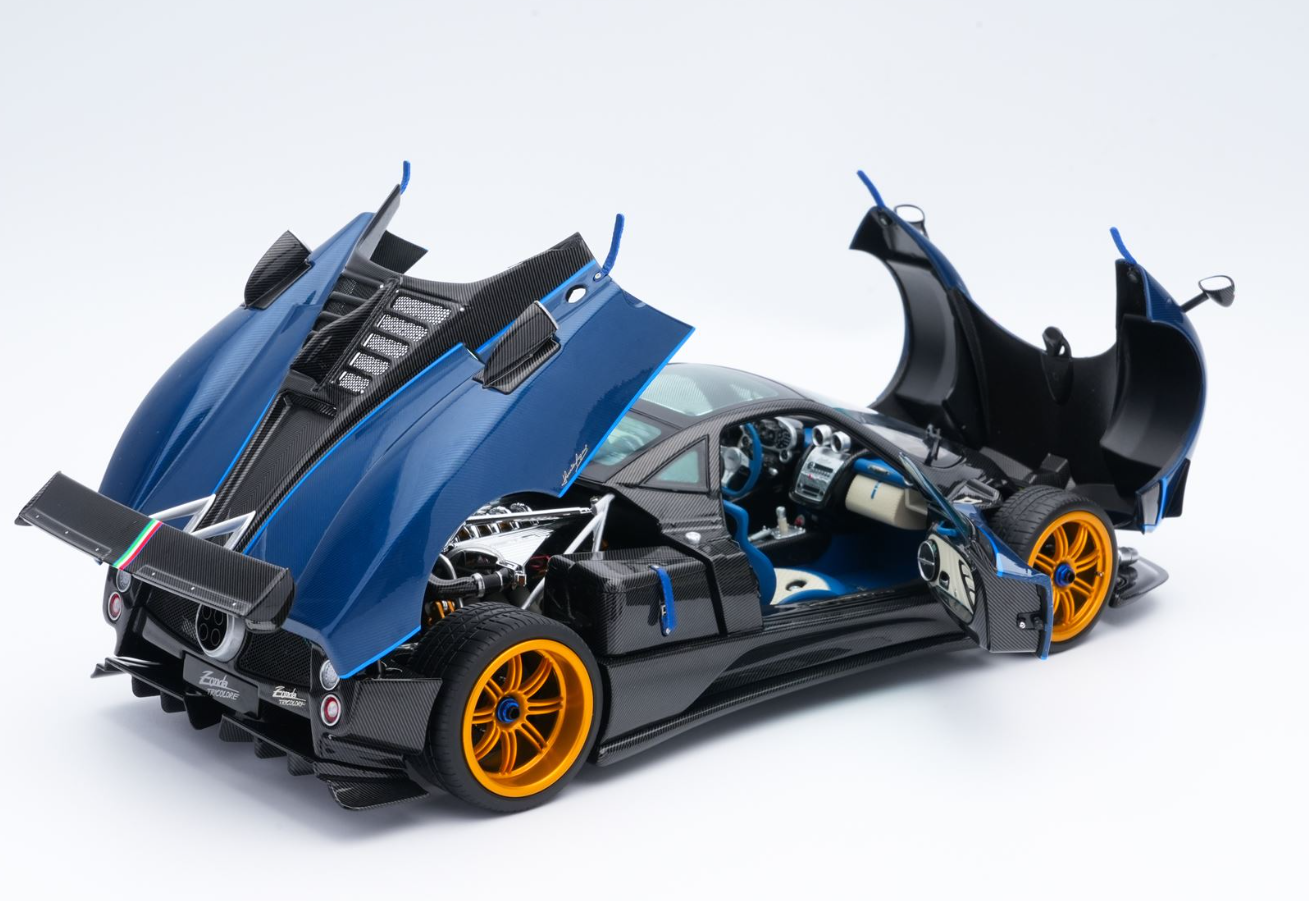 PREORDER BBR 1:18 Pagani Zonda Tricolore (Special Pack)