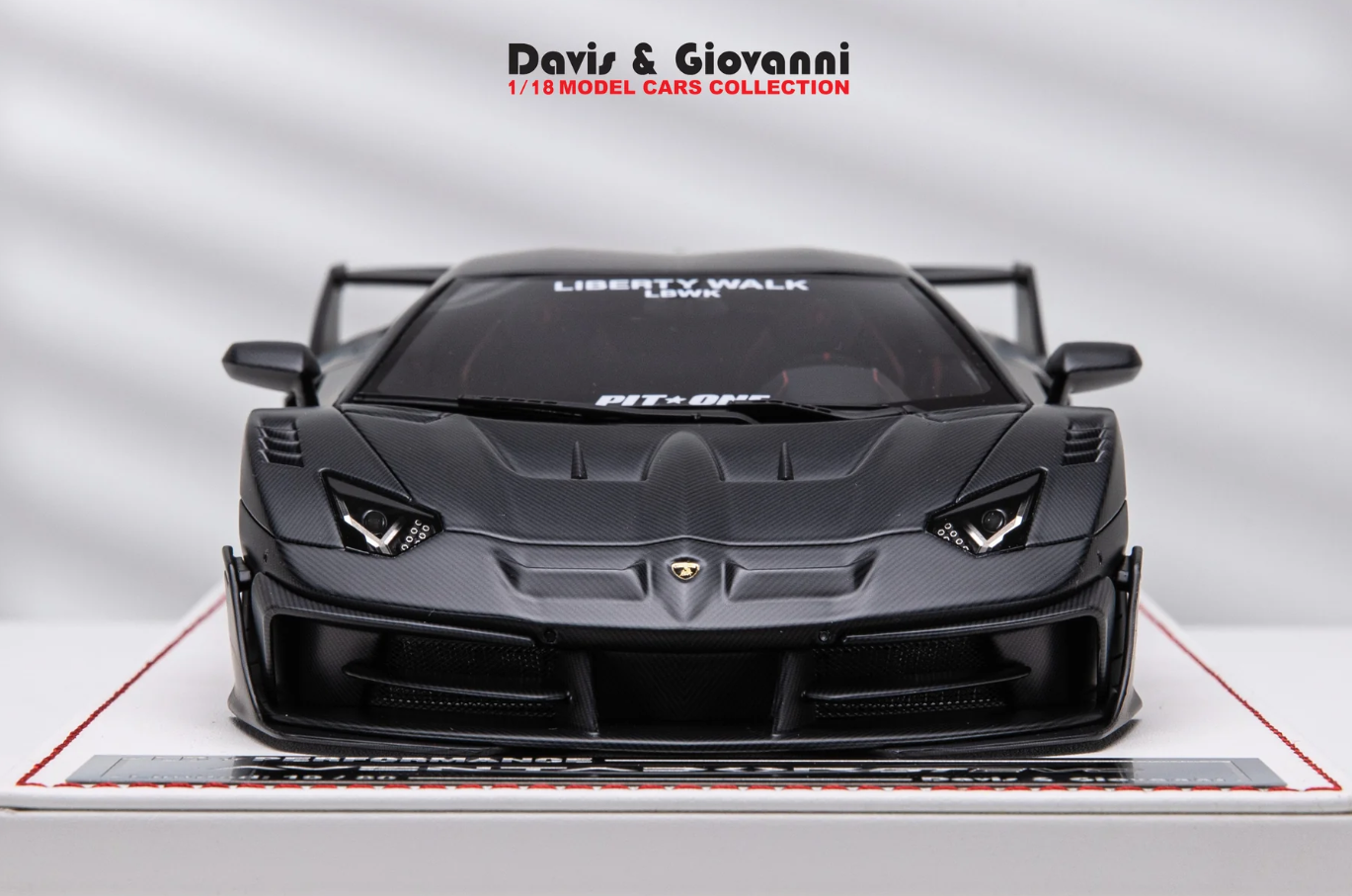D&G 1:18 Lamborghini Aventador GT EVO LBWK (Matt Carbon)