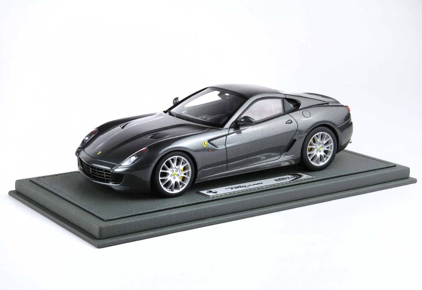 PREORDER BBR 1:18 FERRARI 599 GTB FIORANO 2006 Manual Gear (Silverstone Grey)