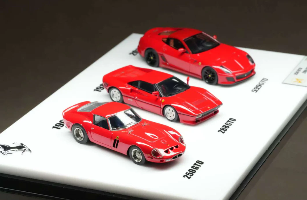 PREORDER DMY 1:64 Ferrari 250GTO & 288GTO & 599GTO (Three Car Set) - Rosso Corsa