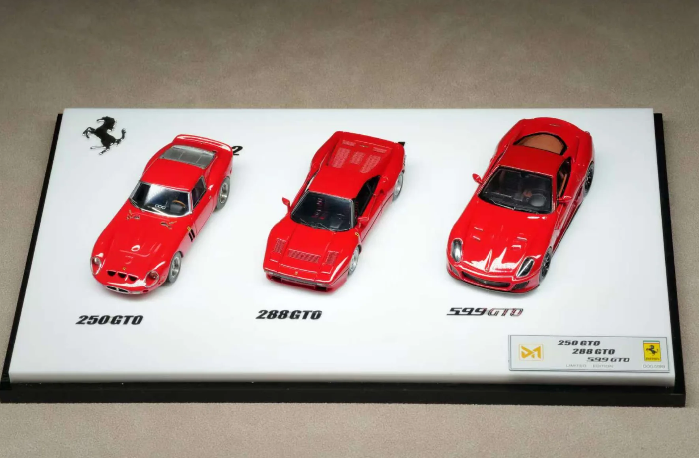 PREORDER DMY 1:64 Ferrari 250GTO & 288GTO & 599GTO (Three Car Set) - Rosso Corsa