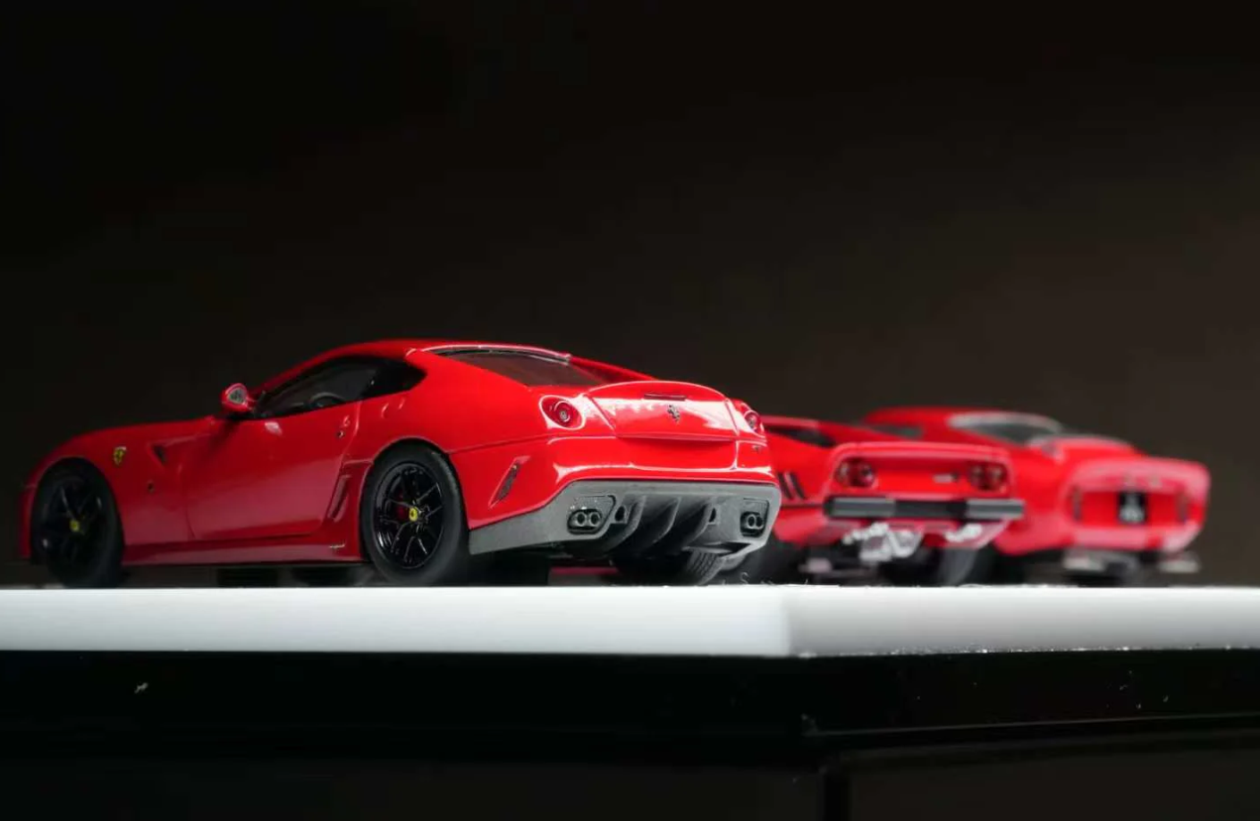 PREORDER DMY 1:64 Ferrari 250GTO & 288GTO & 599GTO (Three Car Set) - Rosso Corsa