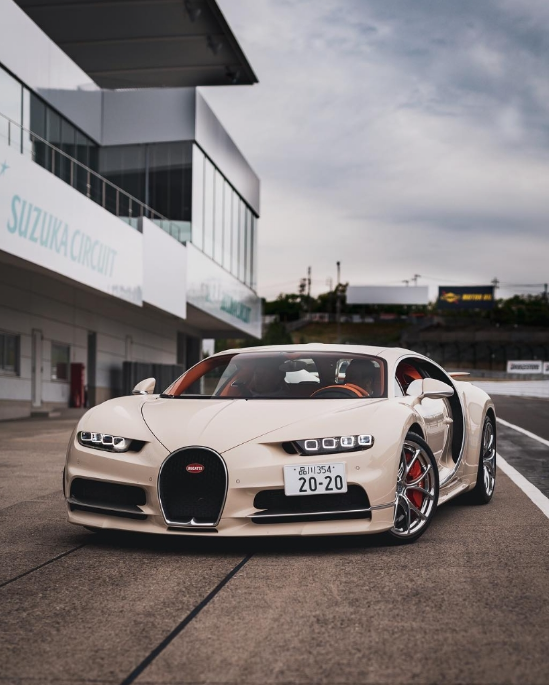 PREORDER 1:18 Bugatti Chiron Sport (White Coffee)