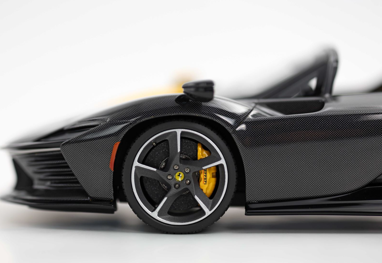 BBR 1:18 Ferrari SP3 Daytona 599+1 spider (Giallo Modena/Carbon fiber)