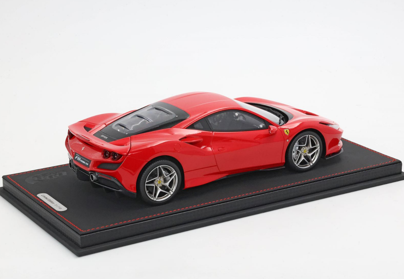 BBR 1:18 Ferrari F8 Tributo (Rosso Corsa 322)