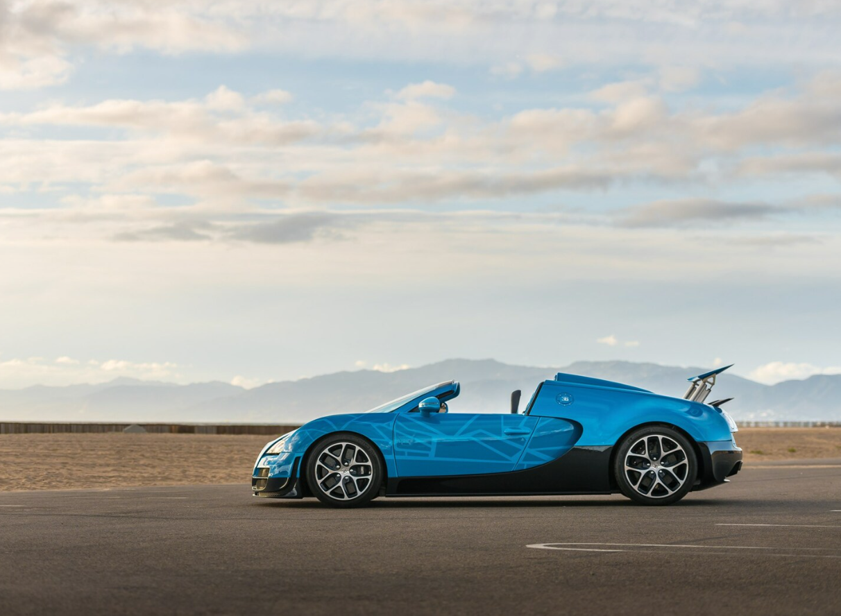 PREORDER 1:18 Bugatti Veyron Grand Sport Vitesse 'Transformers'