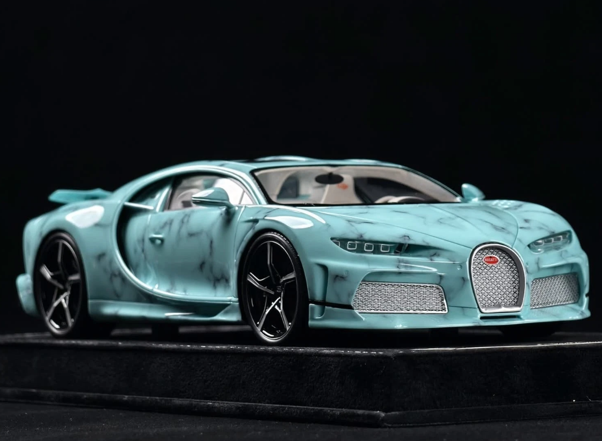 Henson & Heaven 1:18 Bugatti Chiron Super Sport (Tiffany Griotte)