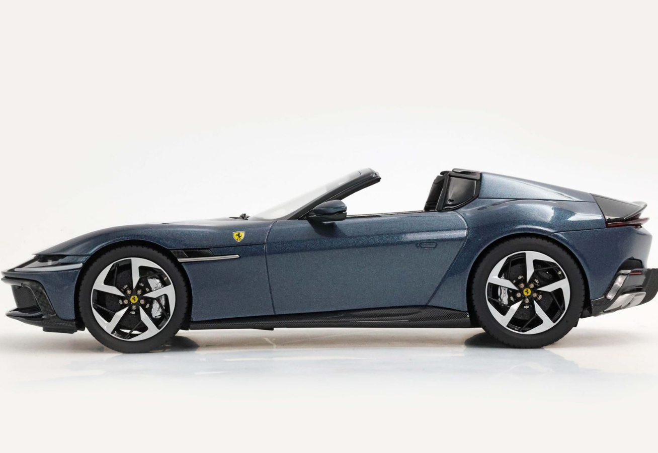 BBR 1:18 Ferrari 12Cilindri Spider (Roma Blue)