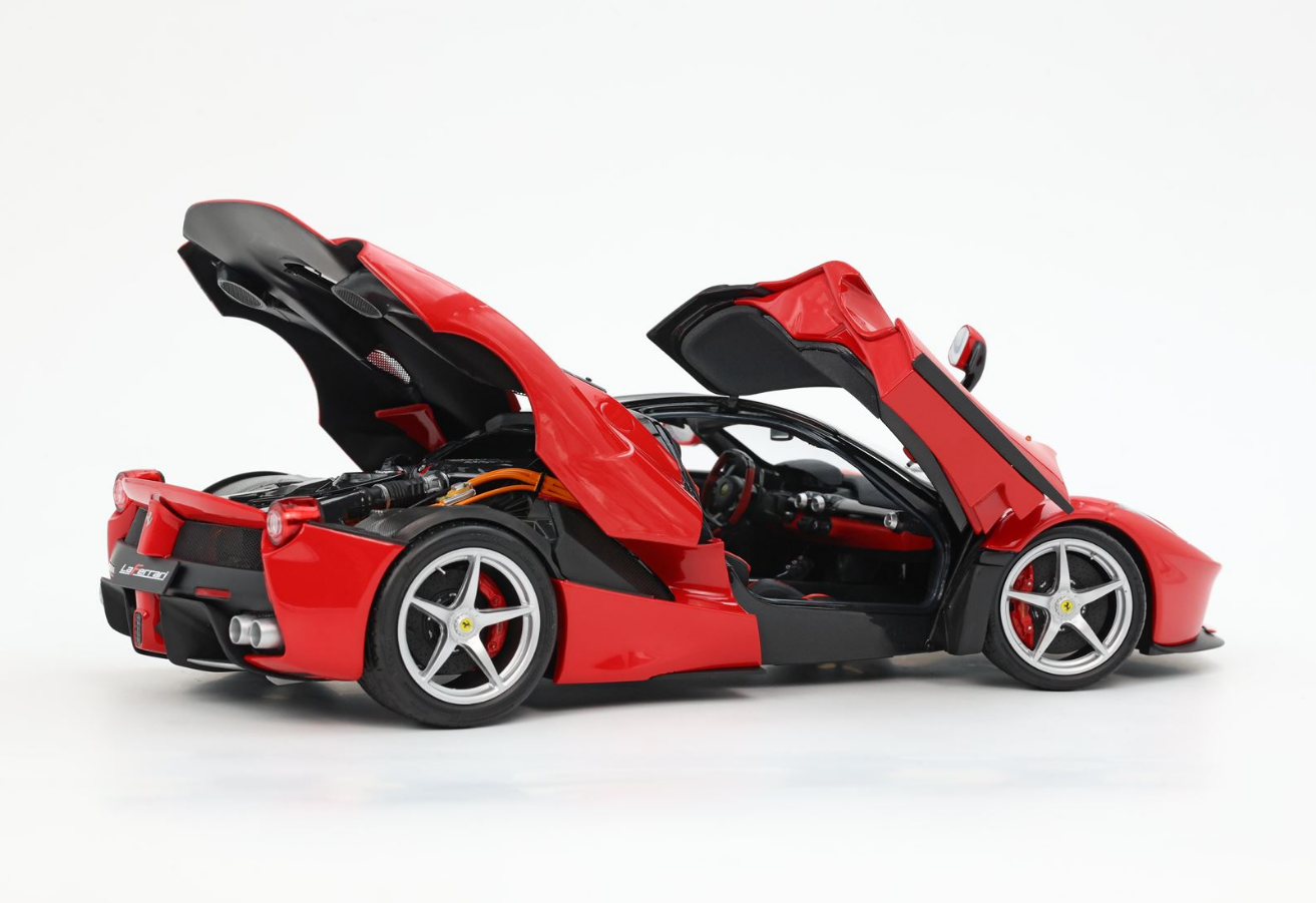BBR 1:18 Ferrari Laferrari (Rosso Corsa 322 - 4 point safety belt) SPECIAL COFFRET