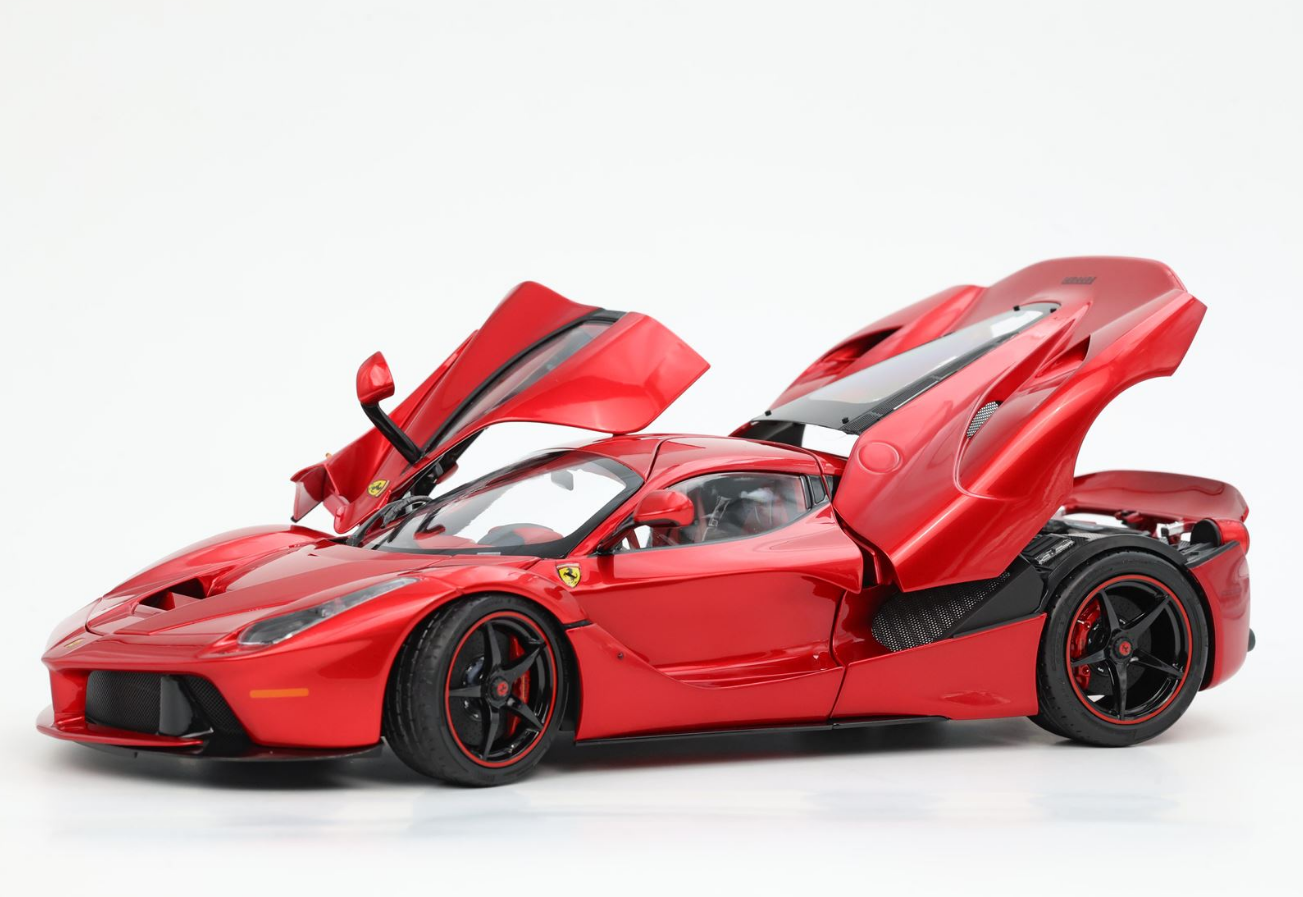 BBR 1:18 Ferrari Laferrari (Lewis Hamilton) - SPECIAL COFFRET