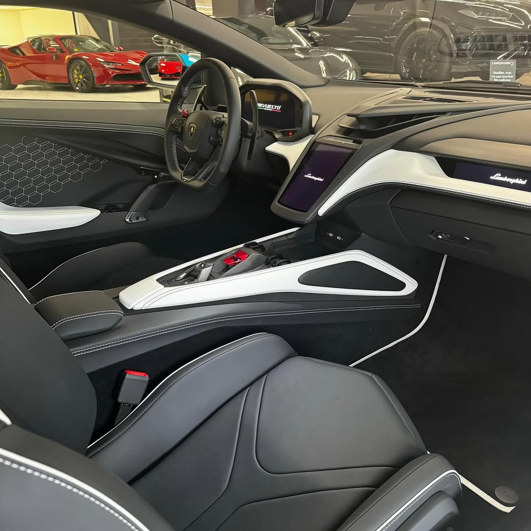 PREORDER Henson & Heaven 1:18 Lamborghini Revuelto (Artemis Green)