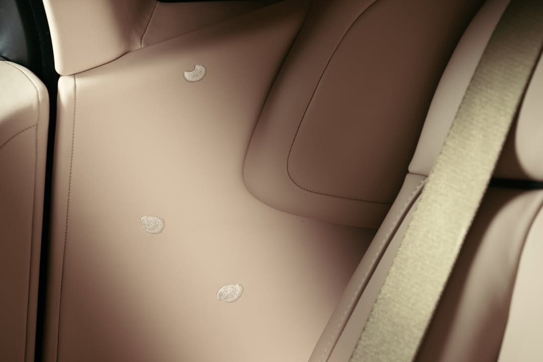 PREORDER Henson & Heaven 1:18 Rolls-Royce Phantom 'Sakura Cherry Blossom'