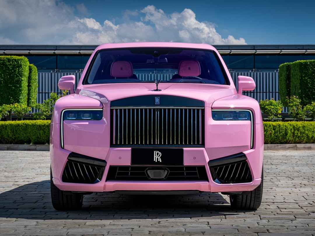 PREORDER Henson & Heaven 1:18 Rolls-Royce Cullinan Black Badge Series II - Danqian Pink