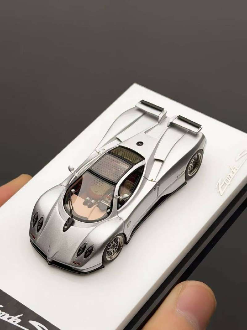 PREORDER DMY 1:64 Pagani Zonda S