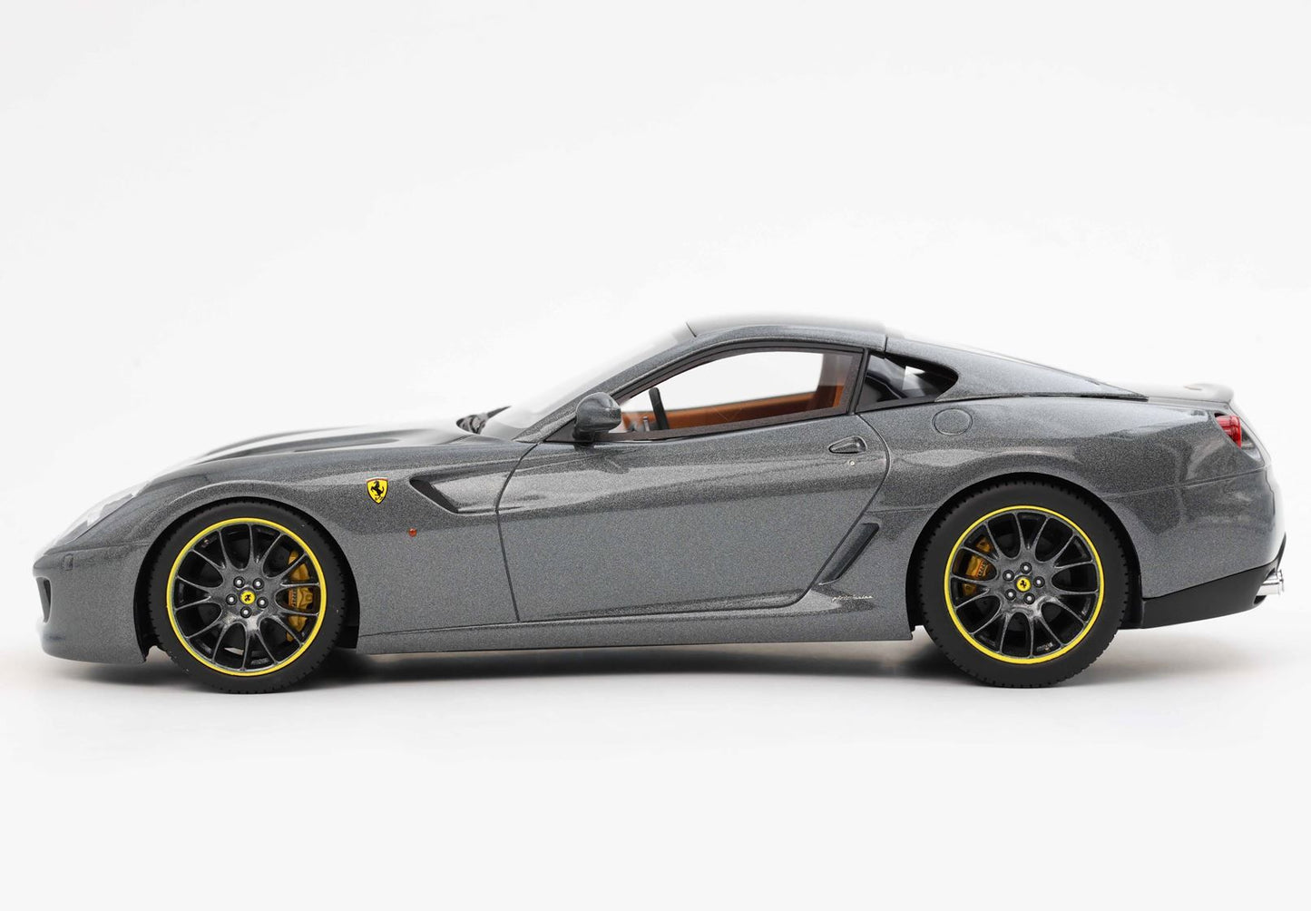 PREORDER BBR 1:18 Ferrari 599 GTB Fiorano 2006 (Automatic Gear) - Grigio Silverstone
